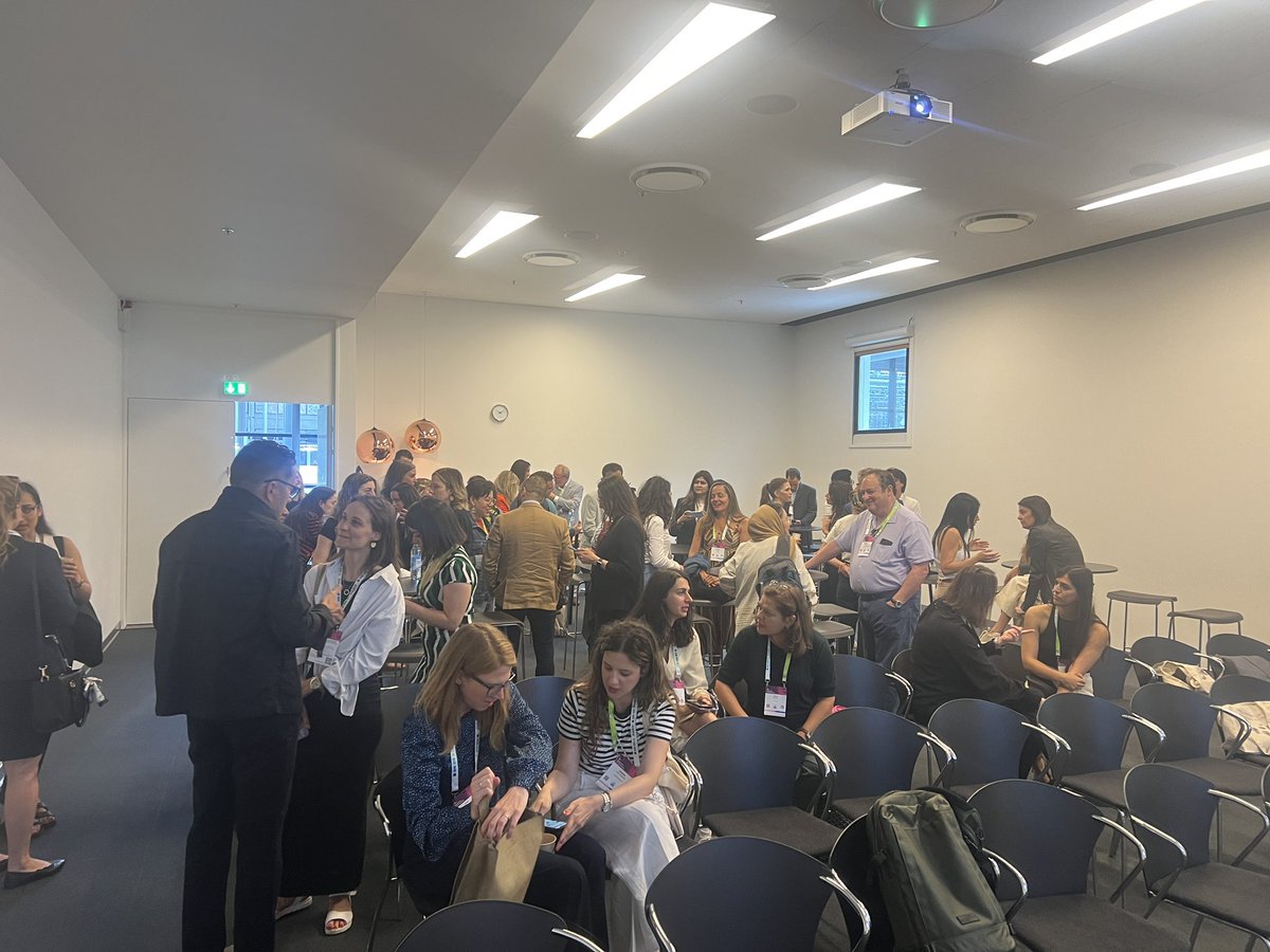Speed dating is going 🔥 #ESHRE2023  @theESHRE5