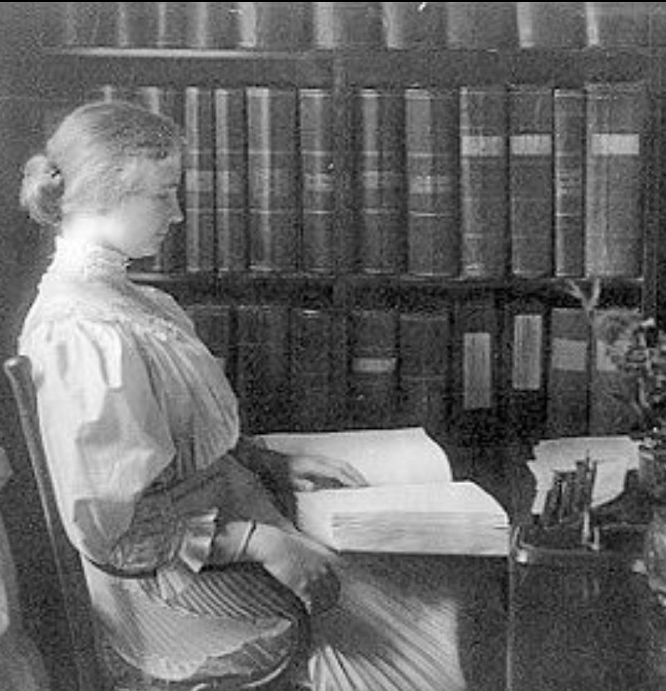Letnapark's tweet photo. Die schönste Welt wird immer durch Einbildung betreten.

Helen #Keller *27.6.1880 - 1.6.1968 taubblinde Schriftstellerin.

Nichts kann getan werden ohne Hoffnung.

[Beim Lesen; Kommunikation mit #Lorm-Alphabet durch Druck auf Stellen in der Handfläche!] https://t.co/TVisALjMMy