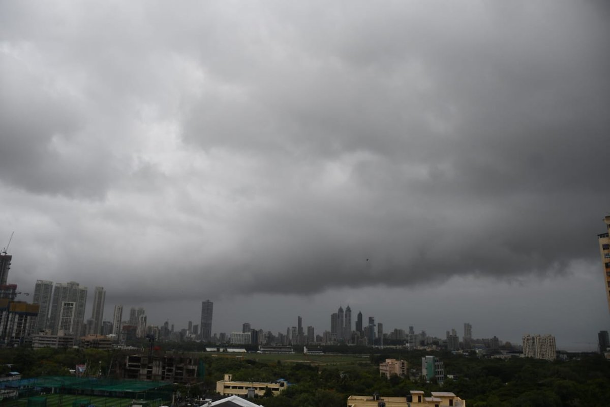 #InPhotos |

Rain clouds in Mumbai city

Via: @raje_ashish

#Rain #Mumbai #Mumbaicity #Cloudy #CloudyWeather #Weathercloud