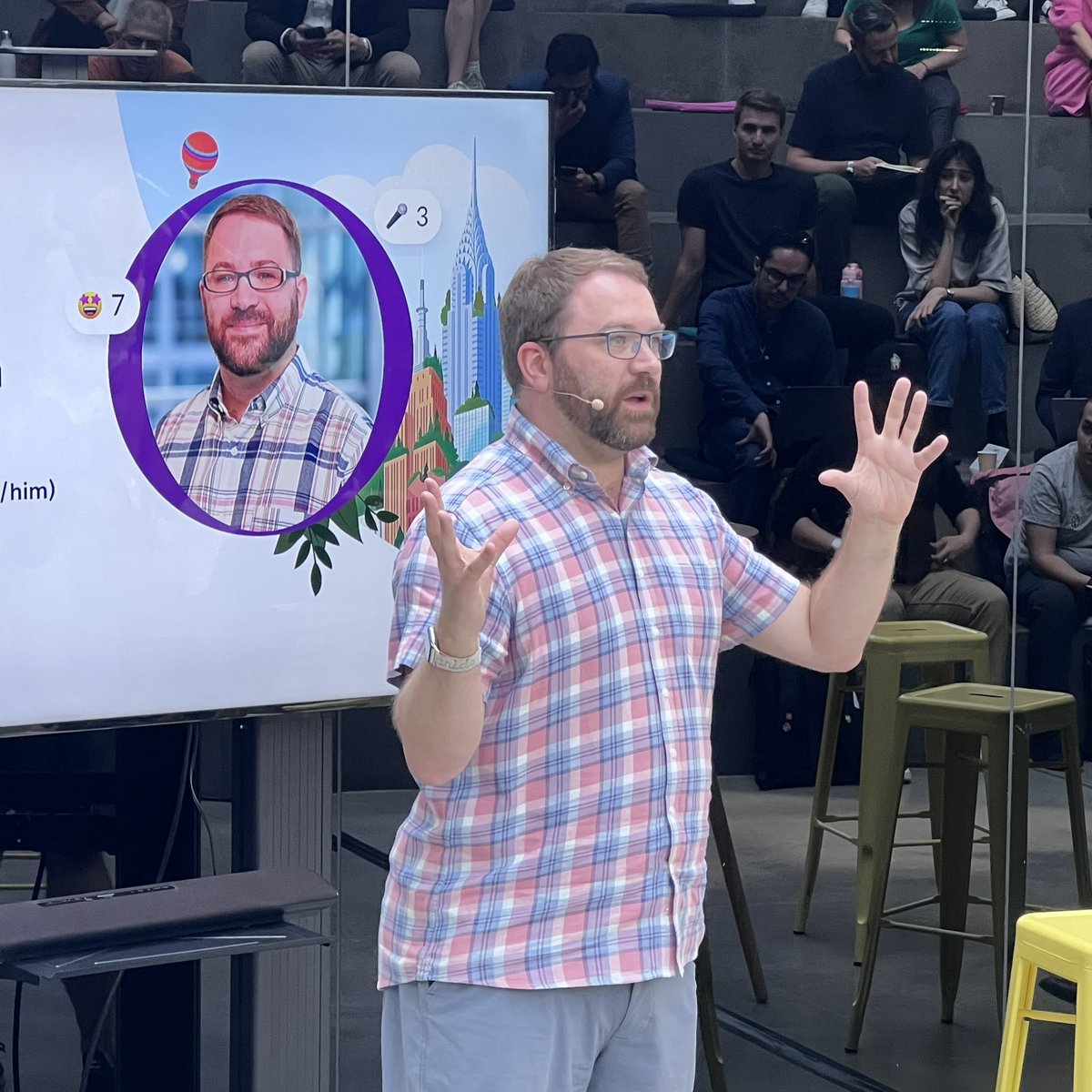 « <a href="/SlackHQ/">Slack</a> is about the conversations around the data » « We build a product from a consumer point of view.: this is key however big you are! » « In France it is about « how can I work less » and I like it ». Une star de la #tech inspirante ce matin à <a href="/joinstationf/">STATION F</a> 🚀💡