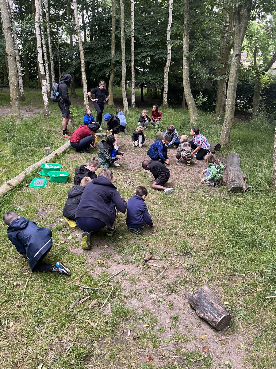 MBResidentials's tweet photo. Lighting fires in Bushcraft. #flintandsteel #trickytodo #createaspark https://t.co/gqOGuKxPKX
