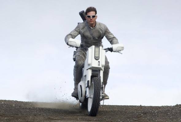 ardianuna's tweet photo. Abis murojaah film-filmnya Tom Cruise, yg terngiang cuma 'kenapa Tom Cruise ga suka pake helm ya?' https://t.co/rZnVh4ZFwP
