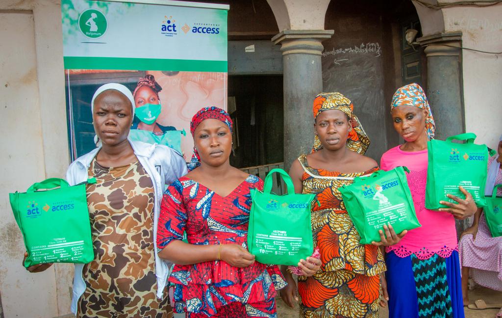 helpmum_ng's tweet photo. In order to combat the risk of infections during childbirth and improve maternal and neonatal health outcomes, the HelpMum team, in collaboration with the @actfoundation_ visited  Agbongbon community in Oyo state to distribute the HelpMum clean birth kit to pregnant women in the community.

Infections during childbirth are a significant risk for both mothers and newborns, contributing to maternal and neonatal mortality rates worldwide. Maternal infections can lead to severe complications, such as sepsis, endometritis, and wound infections, while neonatal infections can result in sepsis, pneumonia, and meningitis. The HelpMum clean birth kit is a carefully curated solution aimed at reducing infections during childbirth and lowering maternal and neonatal mortality rates. The kit contains essential tools and materials that create a clean and safe delivery environment, addressing the risks associated with infections.

During our visit, one of the pregnant women, Mrs. Sofiyat, shared with our team how she was unable to afford the list of items given to her at the clinic and was forced to deliver at a poorly equipped local birth home. The lack of sterile tools and inadequate sanitation practices resulted in an infection that claimed the life of her baby shortly after birth. She expressed how this incident affected her and her family. Mrs. Sofiyat also expressed her heartfelt gratitude to HelpMum and our sponsors for providing her with the necessary resources for a safe delivery during her second pregnancy.

#maternalhealth  #cleanbirthkits #safedelivery #hygienicdelivery #mother #infanthealth #savinglives #helpmum #impact #reducingmaternalmortality