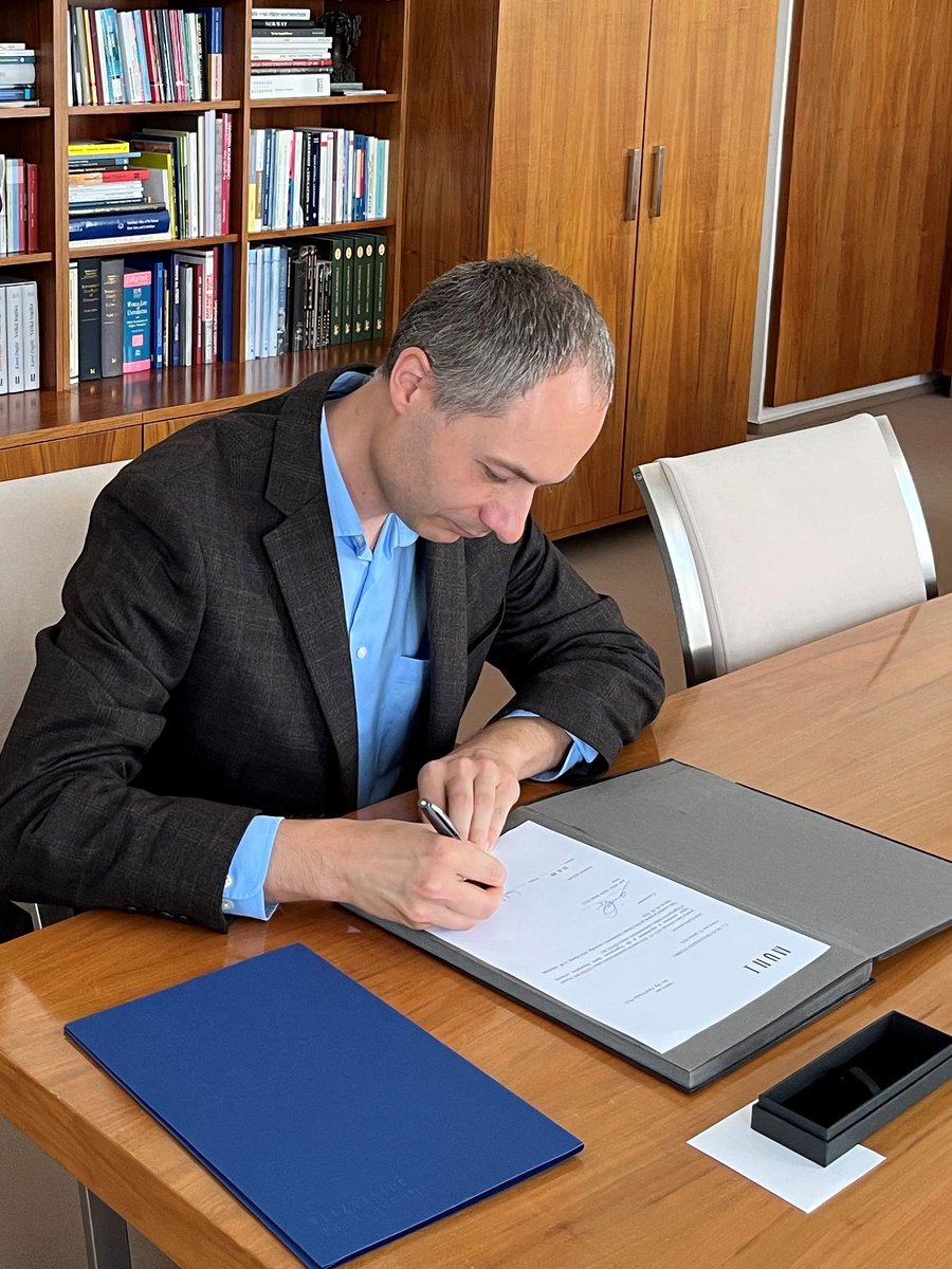 Zlata Novotna (@zlatanovotna) on Twitter photo The new acting Director of <a href="/CEITEC_Brno/">CEITEC</a> Masaryk University is Pavel Plevka <a href="/PlevkaLab/">Plevka Lab</a>. He was officially appointed by the Rector yesterday. Pavel is a renowned virologist and, among others, holder of two ERC grants. Sincere congratulations and best wishes! Photo: <a href="/muni_cz/">Masarykova univerzita</a> The new acting Director of <a href="/CEITEC_Brno/">CEITEC</a> Masaryk University is Pavel Plevka <a href="/PlevkaLab/">Plevka Lab</a>. He was officially appointed by the Rector yesterday. Pavel is a renowned virologist and, among others, holder of two ERC grants. Sincere congratulations and best wishes! Photo: <a href="/muni_cz/">Masarykova univerzita</a>