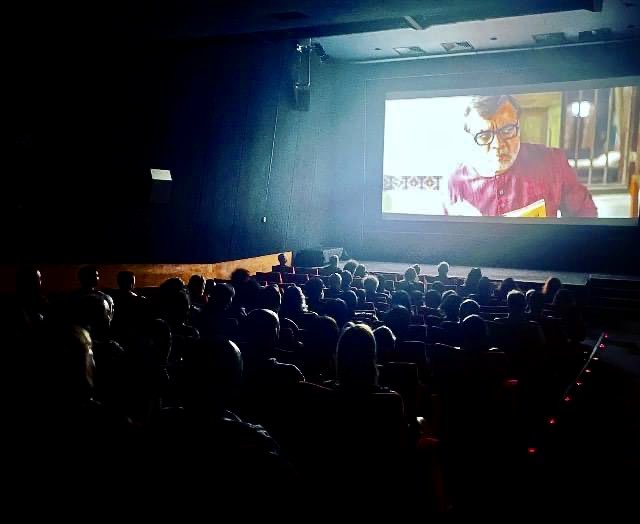 A houseful screening of THE STORYTELLER at the London Indian Film Festival at the NationalTheatre Southbank! @namanrs @Variety @ShobhaIyerSant @ramsanjay @SirPareshRawal @_AdilHussain @revathyasha @caryraj