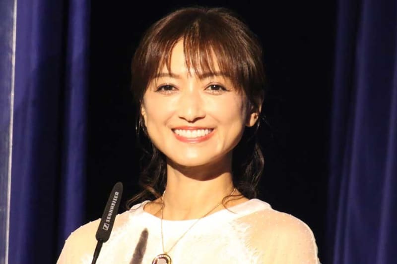 51歳・望月理恵、ノースリーブで「たくましい腕が丸見え」　絶賛の声「永遠の美魔女」「艶やか」 ift.tt/26urL4K