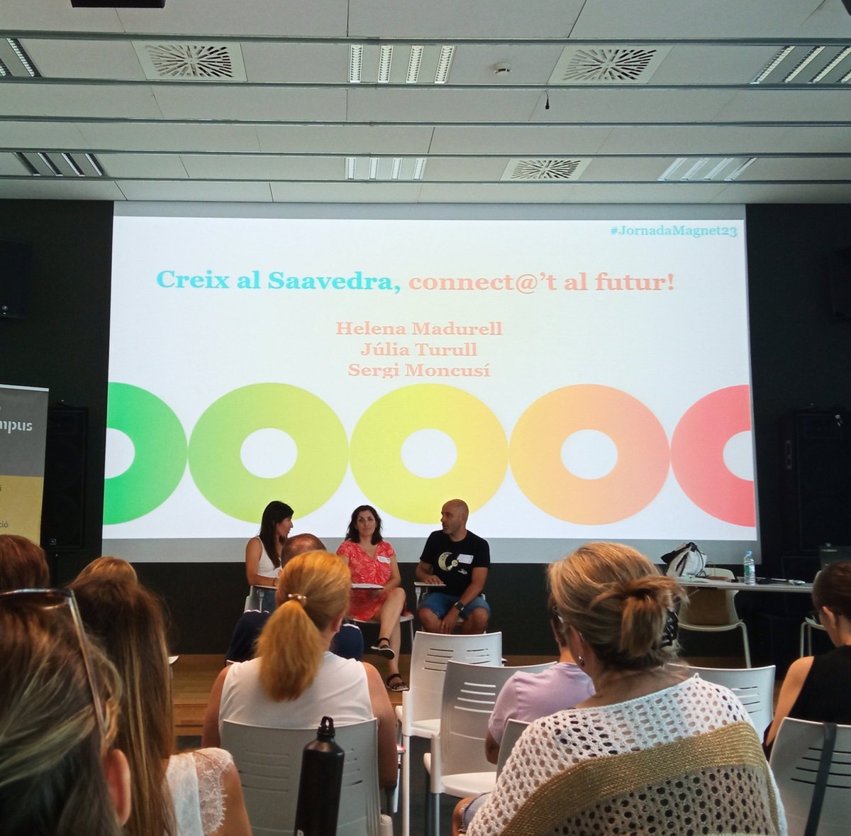 vicarribas1's tweet photo. Primera experiència de la jornada @aliancesmagnet @EscolaSaavedra Creix al Saavedra, connectat al futur! https://t.co/d2zp7uCDfh