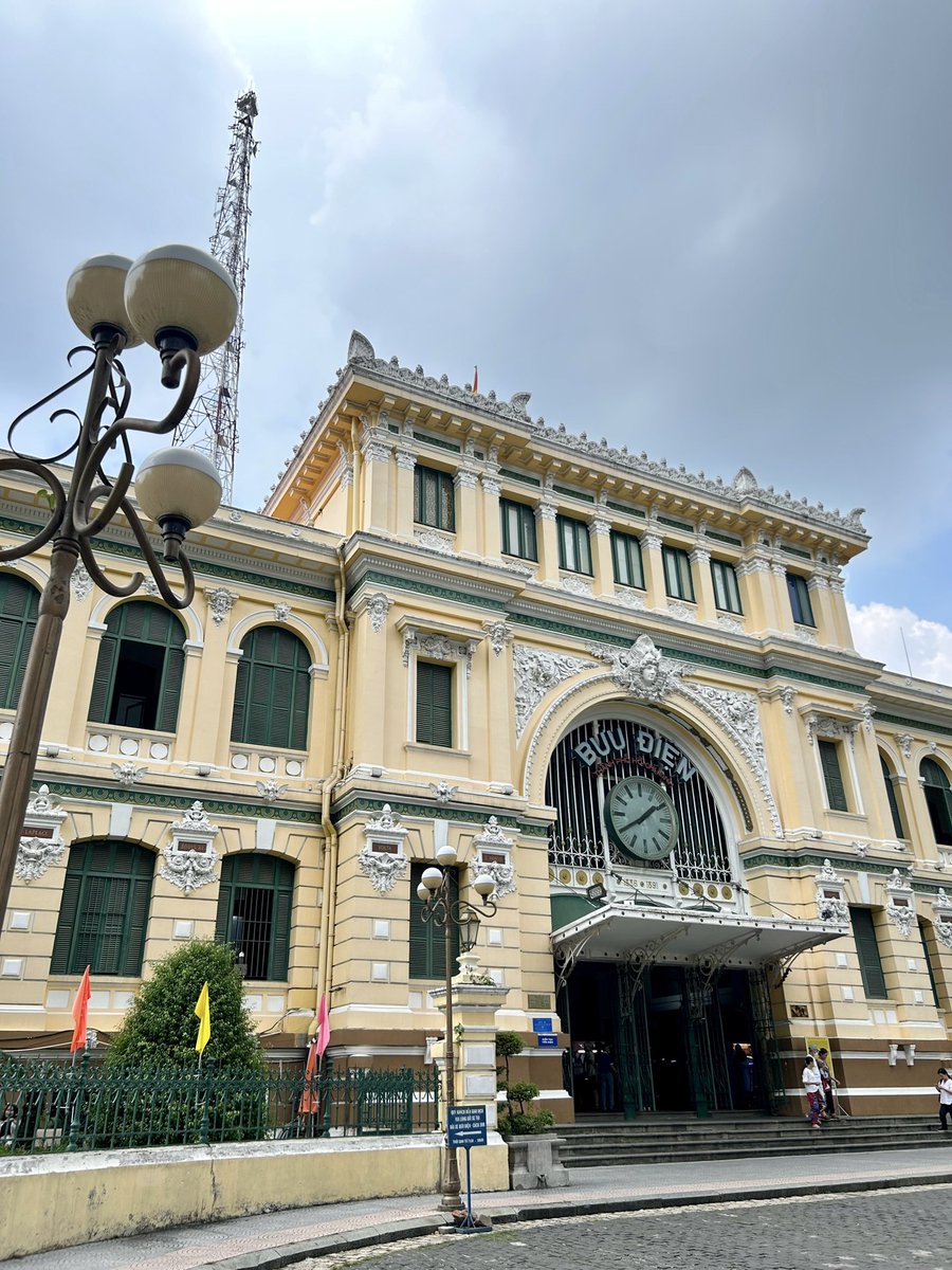 faitastix's tweet photo. Saigon Central Post Office

Serving as both a functional post office and a popular tourist attraction. 

Bisa beli post card, tulis surat dan kirim.

Nyobain nulis surat buat Mama dan Papa, semoga nyampe di Bukittinggi ya surat nya haha https://t.co/QV9WHGXeRg
