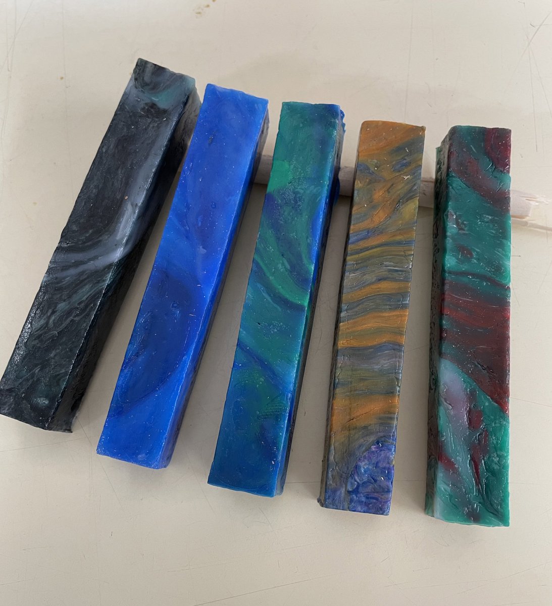 Five more pens blanks made up with HDPE collected in @montrose_acad! Will share the results later today…

#PreciousPlastic #RecycleReuseRethink
