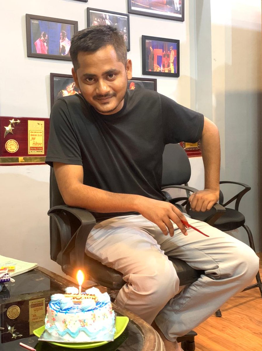 iFarmaankhan07's tweet photo. जहां रहेगा वहीं रोशनी लुटायेगा 
किसी चराग़ का अपना मकां नही होता 

वसी��� बरेलवी.
🫡🫡
@AkhileshNarain3 https://t.co/lKxMx0nJjE