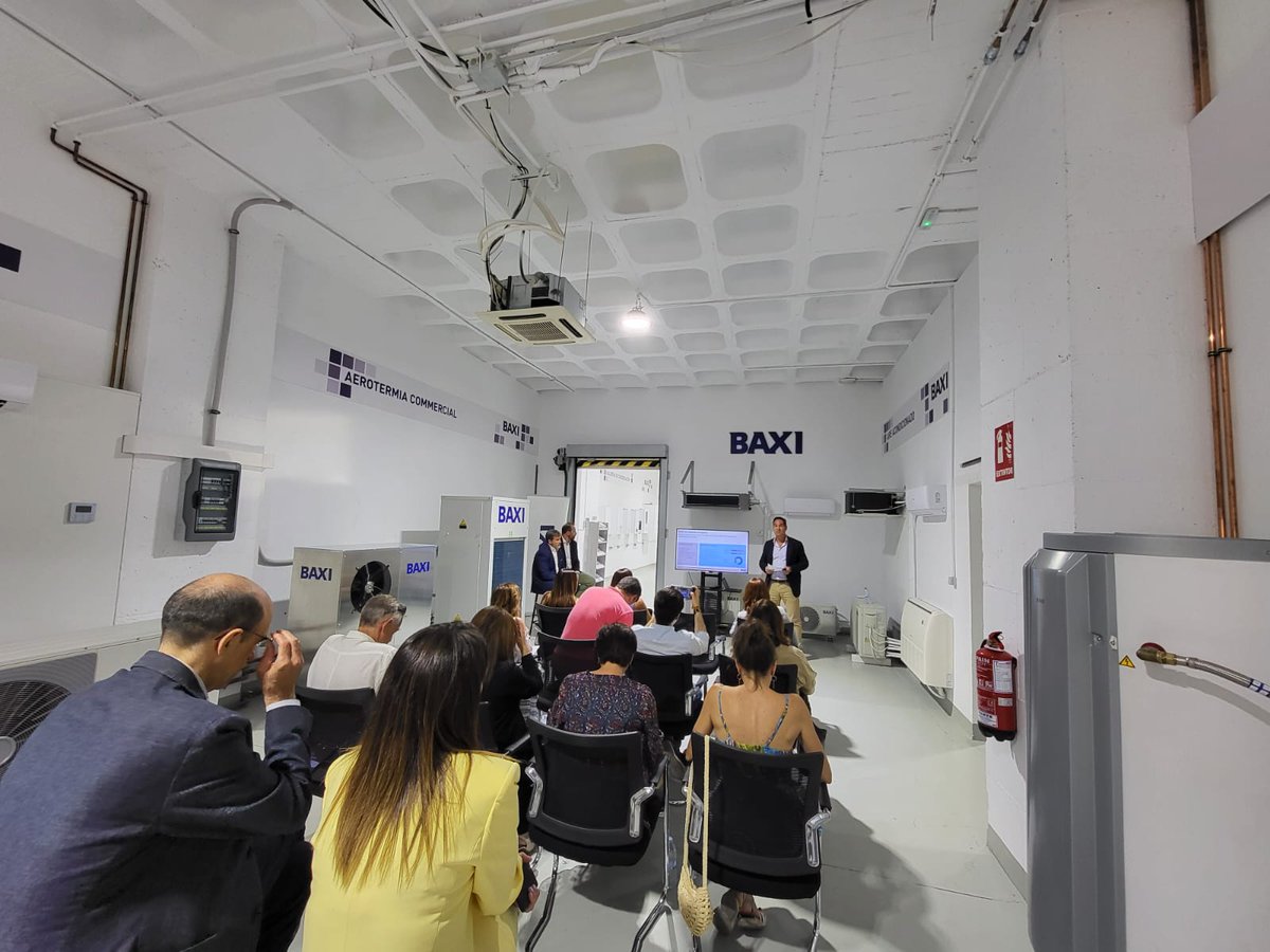 BAXI_ES's tweet photo. 🎓 #BAXIFormación I ¡Inauguramos nuevo centro de formación BAXI especializado en #aerotermia en Madrid! Seguimos apostando por la formación continua de profesionales👌 .

💬 "Formar para transformar; formar para cuidar".

🔗 ¡Apúntate aquí! 👉  https://t.co/lOGCExPmh4 https://t.co/y0Vg32ne00