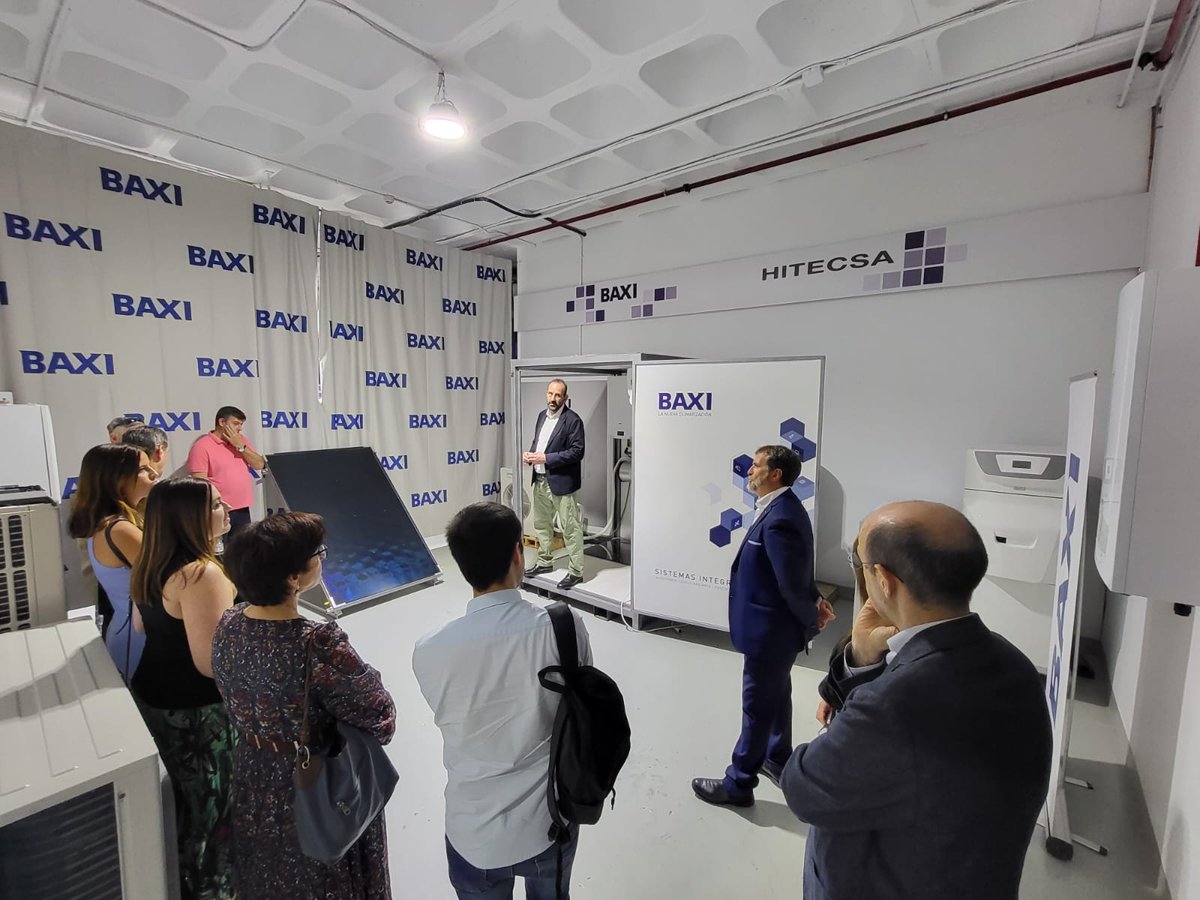 BAXI_ES's tweet photo. 🎓 #BAXIFormación I ¡Inauguramos nuevo centro de formación BAXI especializado en #aerotermia en Madrid! Seguimos apostando por la formación continua de profesionales👌 .

💬 "Formar para transformar; formar para cuidar".

🔗 ¡Apúntate aquí! 👉  https://t.co/lOGCExPmh4 https://t.co/y0Vg32ne00