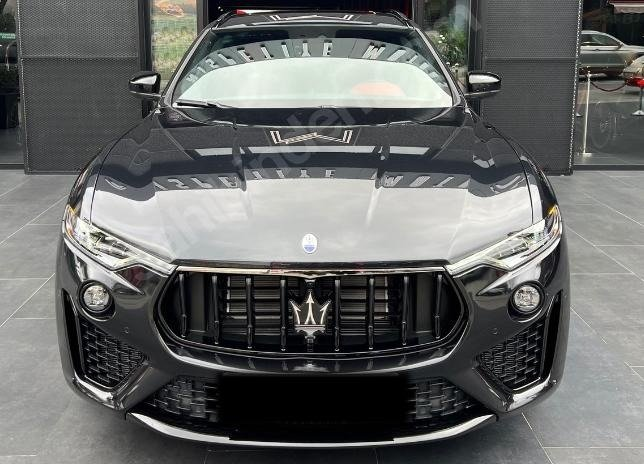 serbestiyetweb's tweet photo. Trafikte bir avukatı darbeden 8.5 milyon liralık Maserati marka aracın sürücüsü, narkotik polisi çıktı:

▪️Lüks bir villada yaşıyor.

▪️Hakkında ‘göçmen kaçakçılığı’ suçlamasıyla soruşturma yürütülüyor.

▪️İfadesinde işçi olduğunu söylemiş.

https://t.co/wiNFjb83eL https://t.co/dw1U3lRzF9