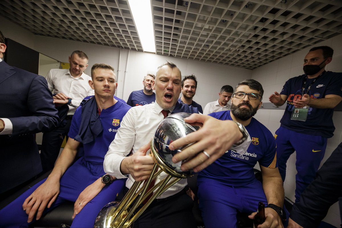 Sarunas Jasikevicius'un 3 yıllık Barcelona kariyerini nasıl yorumlarsınız ✍️ 

🏆 2 İspanya ACB Ligi
🏆 2 İspanya Kral Kupası
🌟 3 EuroLeague Final-Four