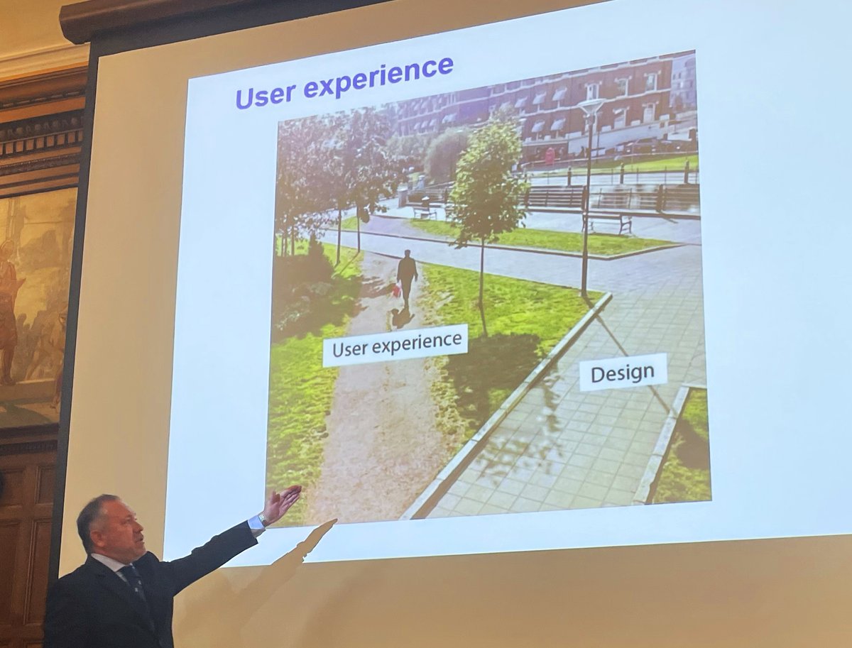 I love this slide from last night's wonderful inaugural lecture of Professor Jose Ruiz-Alba. 'Cracking  the Code of Consumer Decisions: Nudges and Their Influence'. You can design all you like, people will decide their path! @jruizdealba @uw_wbs @UniWestminster #WeAreWestminster