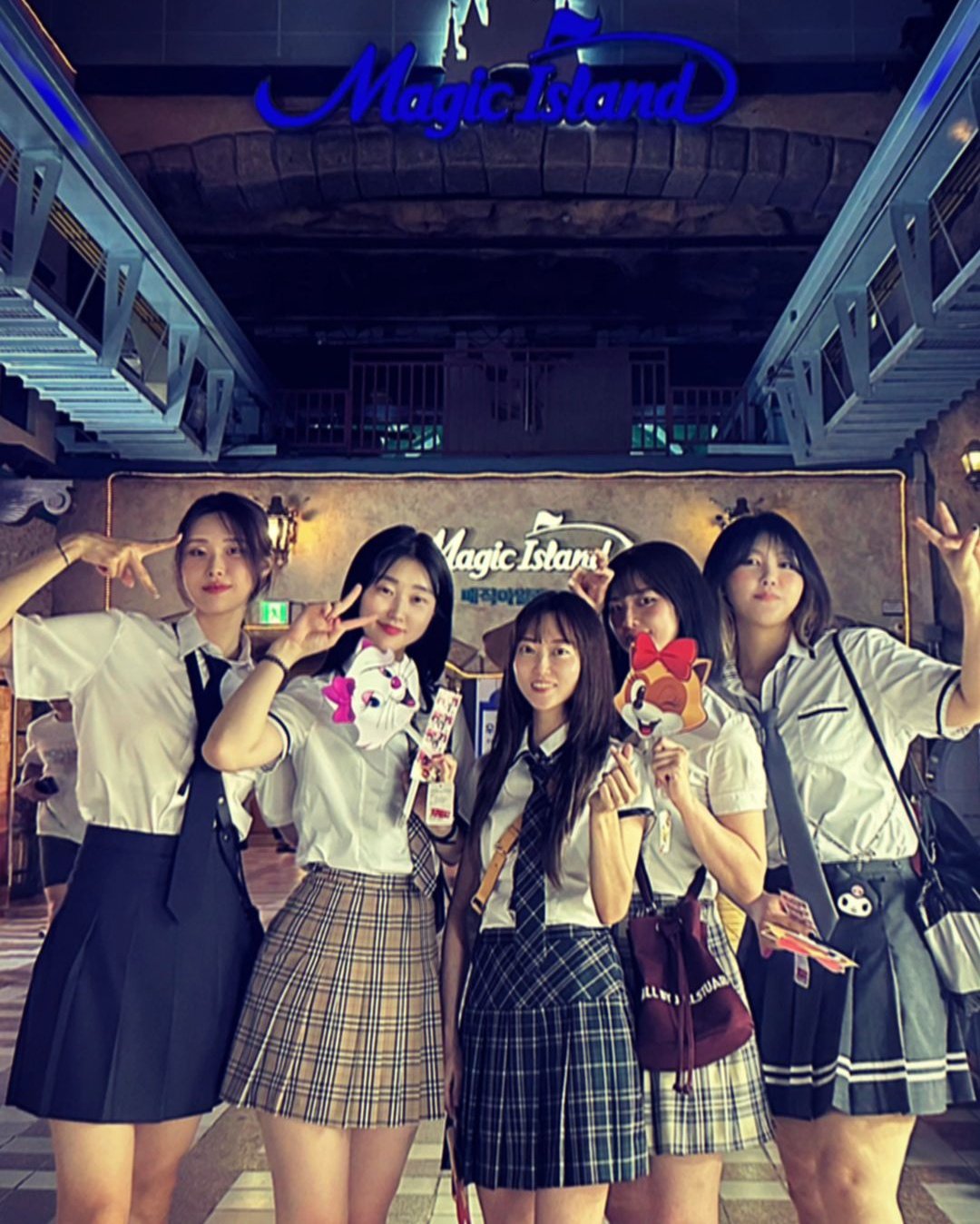 FzncAfKXoAAcbqG?format=jpg&name=large