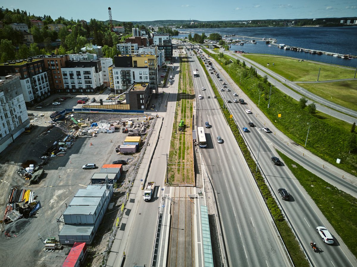 treratikka's tweet photo. SE ON JUHLAN PAIKKA - Pyynikintori-Santalahti-raitiotie ja katurakenteet nyt kaikki valmiit!!!🥳🥳🥳Lähes kolmen vuoden urakka on takana, seuraava steppi #TampereenRatikka koeajot, joista kerromme lisää ihan lähipäivinä. Lisää 👉#raitiotieallianssi #osa2 https://t.co/sSUmyyvzyp https://t.co/tzQlRLYz0r