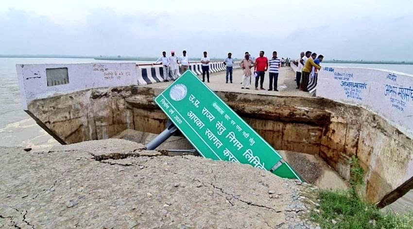 INCUttarPradesh's tweet image. मेरठ-बिजनौर के बीच स्थित हस्तिनापुर पुल का एप्रोच रोड गंगा में विलीन हो गया।

यह पुल 2020 में ही बनकर तैयार हुआ था। मगर, पिछली साल 2022 में ही इसका एप्रोच रोड गंगा की गोद में समा गया। इस वर्ष 2023 में फिर से इसका एप्रोच रोड बह गया।

बताया जा रहा है कि इसका बजट लगभग 45-50 करोड़ तक…