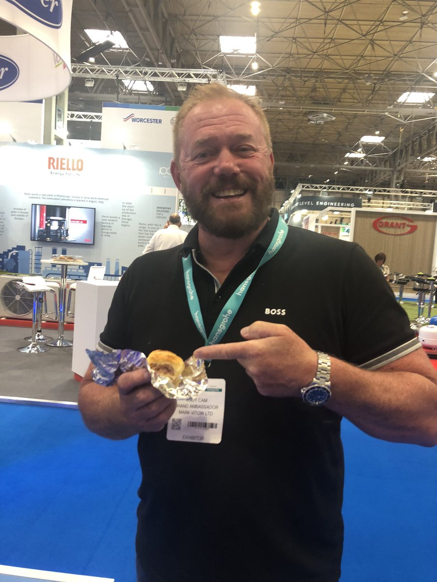 💥BOOM!! Sausage Rolls Are OUT OUT!!🧡💥 @CosyWarmPlumber #InstallerShow2023