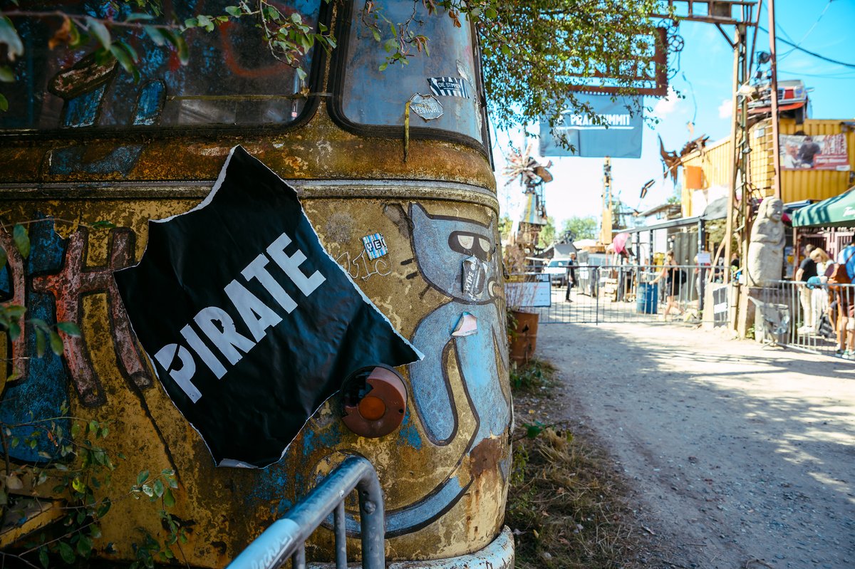 wuestenigel's tweet photo. Arrrr, two days of @PIRATESummit ahead. It's one of the most unique event experiences in Europe, and people are raving about it. 

This year it’s going to happen one last time and ends with an epic Last Burn! Reach out if you are going to be there too. 

#PirateSummit #LastBurn23 #dc