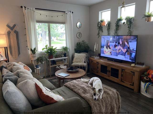 MSHANNON20's tweet photo. Fall is a great time to decorate your home with some fresh new accessories and Victoriana inspired pieces. One of my friends, Roomie, has a great sense of design and mostly thrifts (including the dog). Here are some of her favorite pieces to spruce up your space this Fall! https://t.co/T0EVf7fwjF