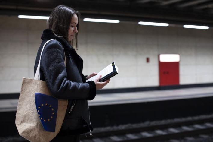 EuropeDirectVDL's tweet photo. 🇪🇺A UE vai investir 6,2 mil milhões de euros em infraestruturas de transportes sustentáveis, seguras e eficientes, sendo que quatro dos projetos incluem Portugal. ❗ 🇵🇹

👀Saiba mais em: https://t.co/nR09HmIUFZ

#IstoéEuropa #uniaoeuropeia #europedirectviseudaolafoes https://t.co/MQMwndOGXK