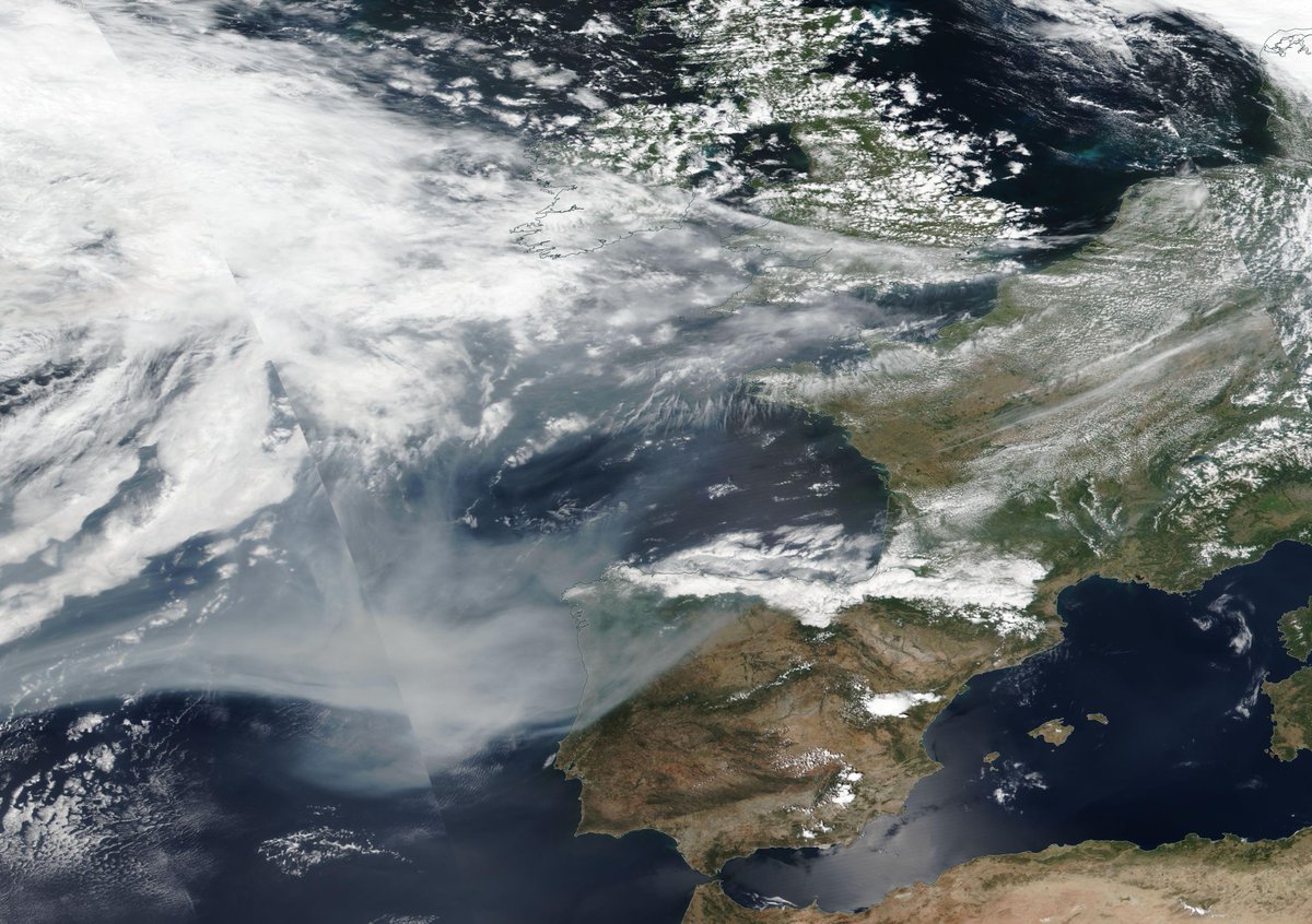 BuienRadarNL's tweet photo. Canada gaat al een tijd gebukt onder hevige natuurbranden. De rookwolken zorgden enkele weken geleden al voor apocalyptische beelden in Amerika. Komende dagen bereikt een nieuwe rookpluim ook Nederland!
https://t.co/yVCkB0s68s https://t.co/RW7Y72PVWQ