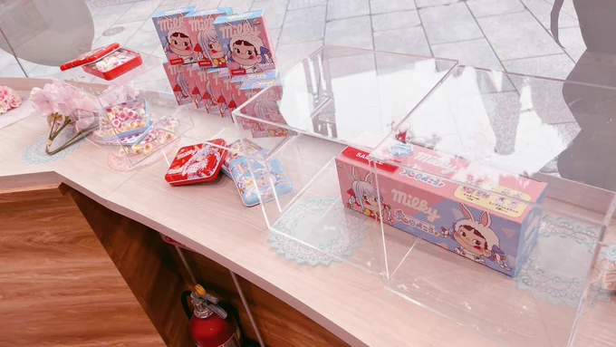 ペコちゃんのおうちのコラボ装飾見てきた! 中もぺこーらの等身大パネルやグッズ飾られててかわいかった〜! グッズも確保!