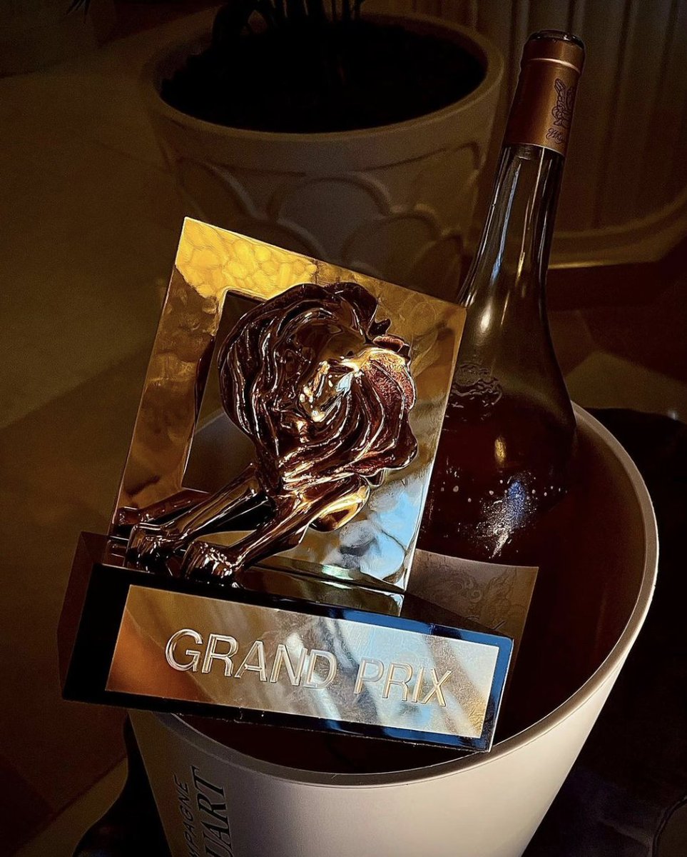 Uncommon tweet media