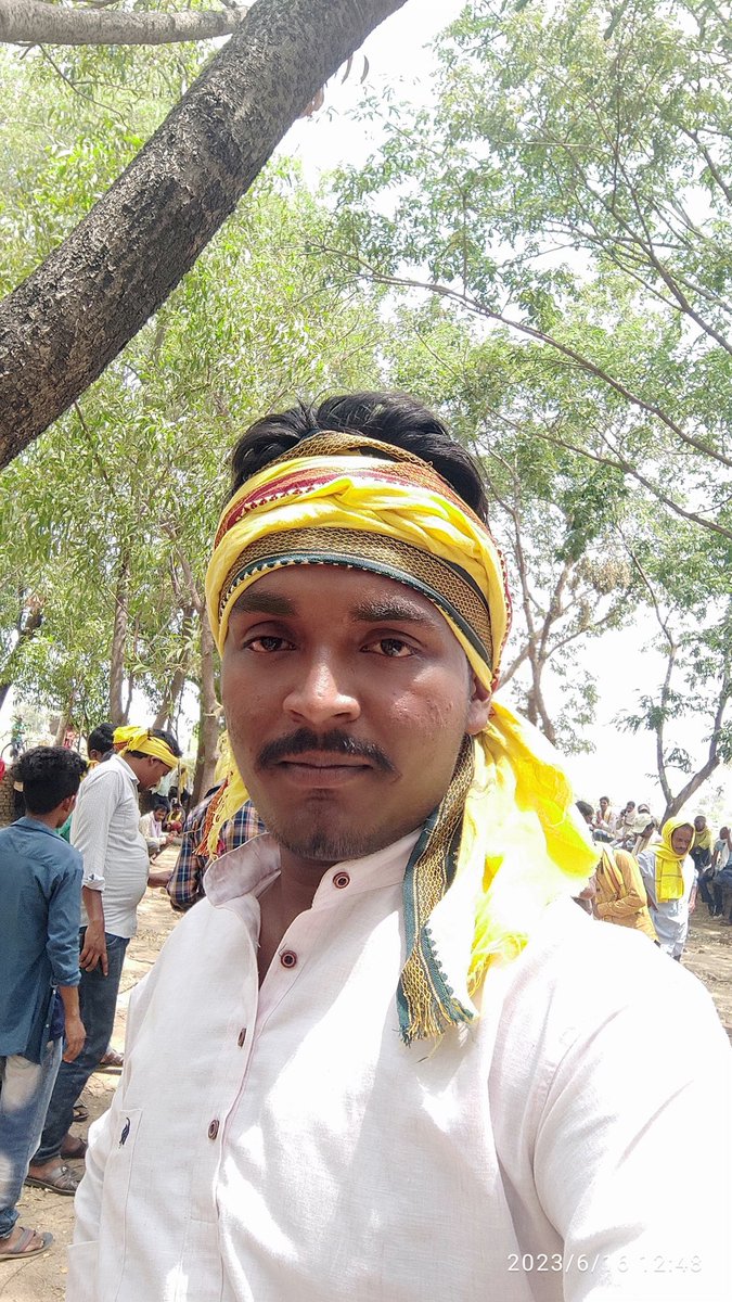 Debubanuwar's tweet photo. ধরপাকড়, হুমকি,চমকিতে ডরাবেক নাই কুড়মি।🤗😜
@MamataOfficial @BanglaRepublic @ANI @HomeBengal @MundaArjun
#ReleaseKudmiLeaders https://t.co/MxoOb3cONf