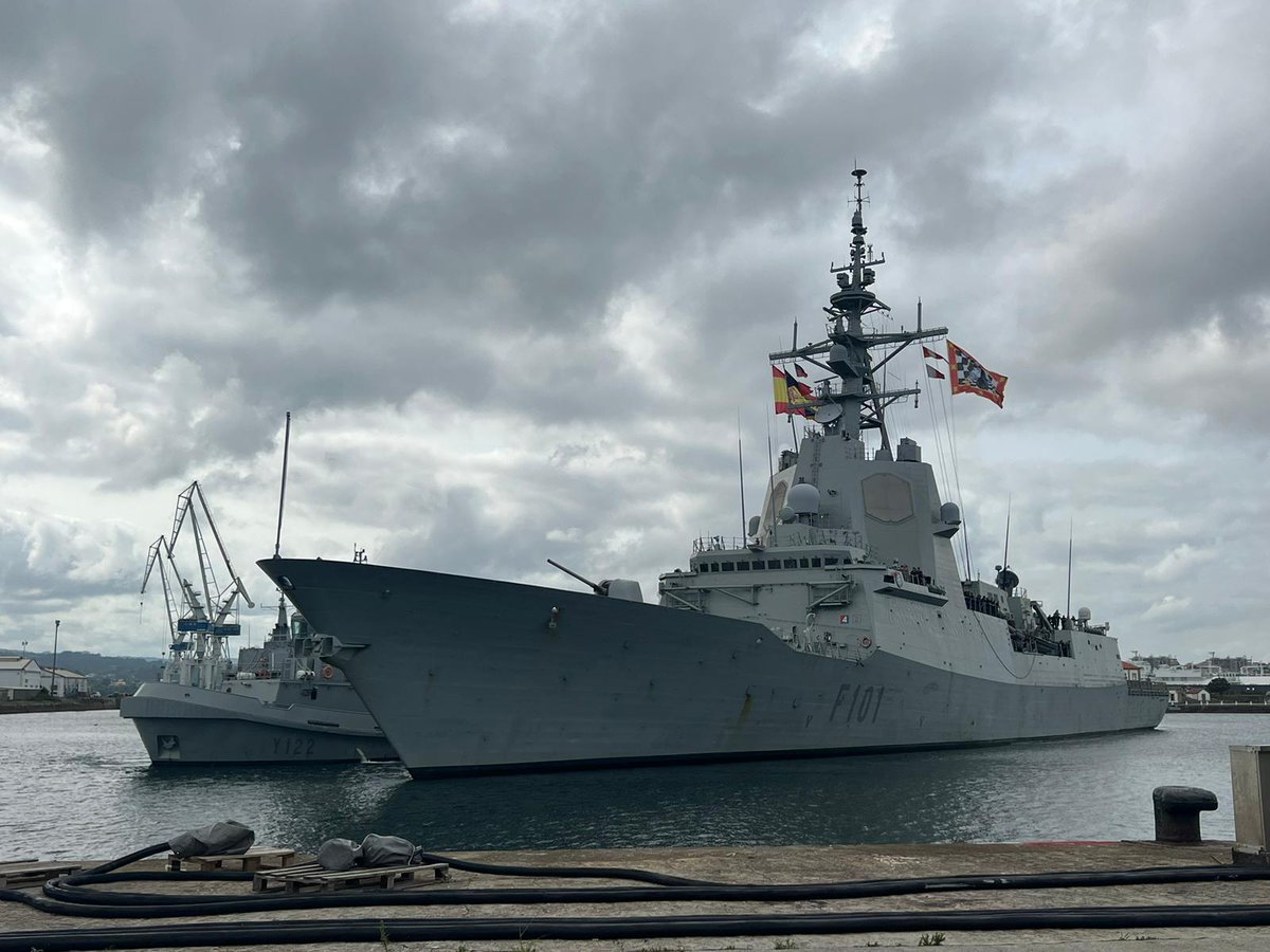 Armada_esp's tweet image. El lunes regresaron a Ferrol el #Patiño tras su participación en #FormidableShield23 e integración en la @COM_SNMG2 y la #ÁlvaroDeBazán tras más de 4 meses integrada en la @COM_SNMG1 por el mar del Norte y Báltico, siendo recibidos por sus familiares en el Arsenal.
¡Bienvenidos!