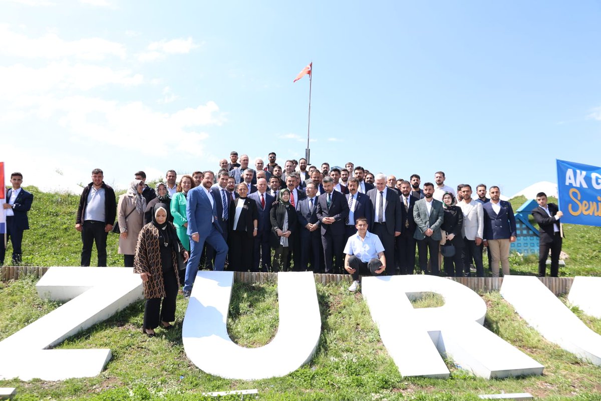 avibrahimK's tweet photo. Kıymetli Hemşehrimiz, Milli Eğitim Bakanımız Prof. Dr. Sayın Yusuf Tekin Bey'i Erzurum Havalimanı'nda karşıladık.
Kadim şehrin medârı iftiharı şehrinize hoşgeldiniz. https://t.co/tBAnCd4qHo