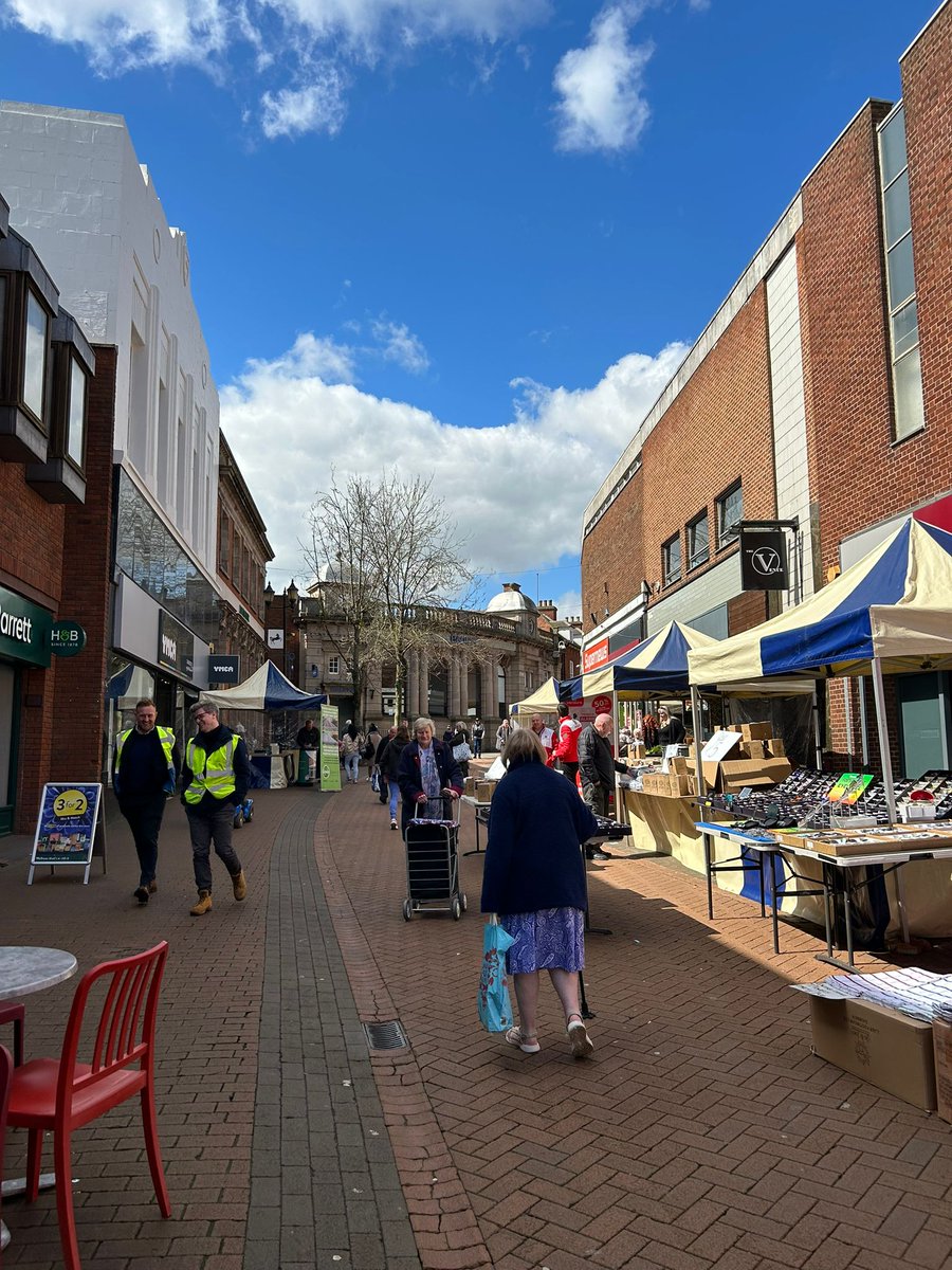 📢 It's market day in Tamworth! 🎉🛍️ Come support local traders from 9am-4pm. Fresh produce, crafts, and a vibrant atmosphere await! 🙌❤️ #TamworthMarketDay #SupportLocal