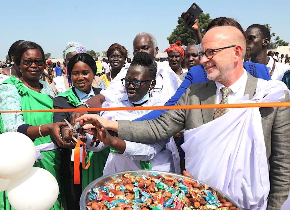 Breaking news. Sweden invests $8.4 million with @UNFPA to improve the health & well-being of women, girls & young people in #SouthSudan. Great example of how international cooperation can improve lives around the world: bit.ly/430F5R5 @tomasbrundin @OlajideDemola