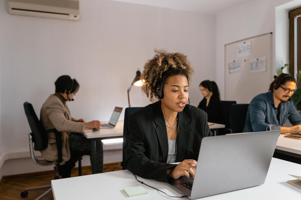 enreach_es's tweet photo. ¿Qué tendencias de #CCaaS veremos en los próximos años? 🤔🔗 https://t.co/gkxXso2pun
#CallCenter #ContactCenter #SolucionesCloud #TrabajoHíbrido #CX #EX #Tendencias #UCaaS #IVR #UC #SatisfacciónCliente #Omnicanalidad #Bots #Análisis #IA
@enreach_es https://t.co/QQxr2VVvTi