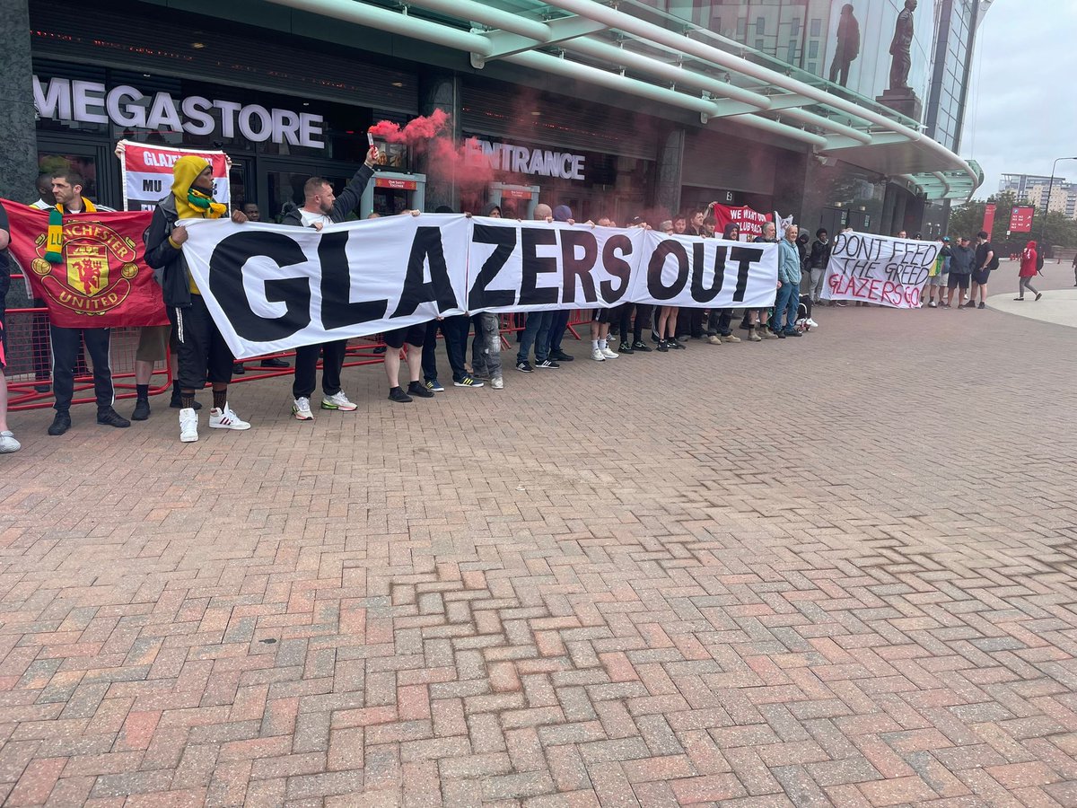 10:00 Megastore opens.

10:01 Megastore shut! 👊🏻

DON’T FEED GLAZER GREED! 🇾🇪

#GlazersFullSaleOnly