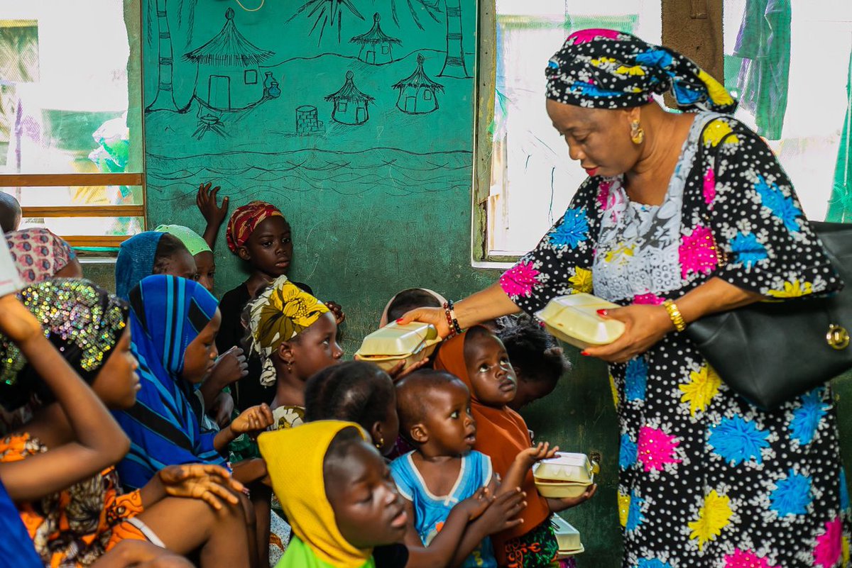 foodclique's tweet photo. Let's continue this amazing journey of making a difference in the world. #PledgeToEndHunger #BirthdayWithPurpose
#Sustainability
#BolajokoLivesOn
#BirthdayPledge
#JourneyToZeroHunger https://t.co/6DQfIixPgR