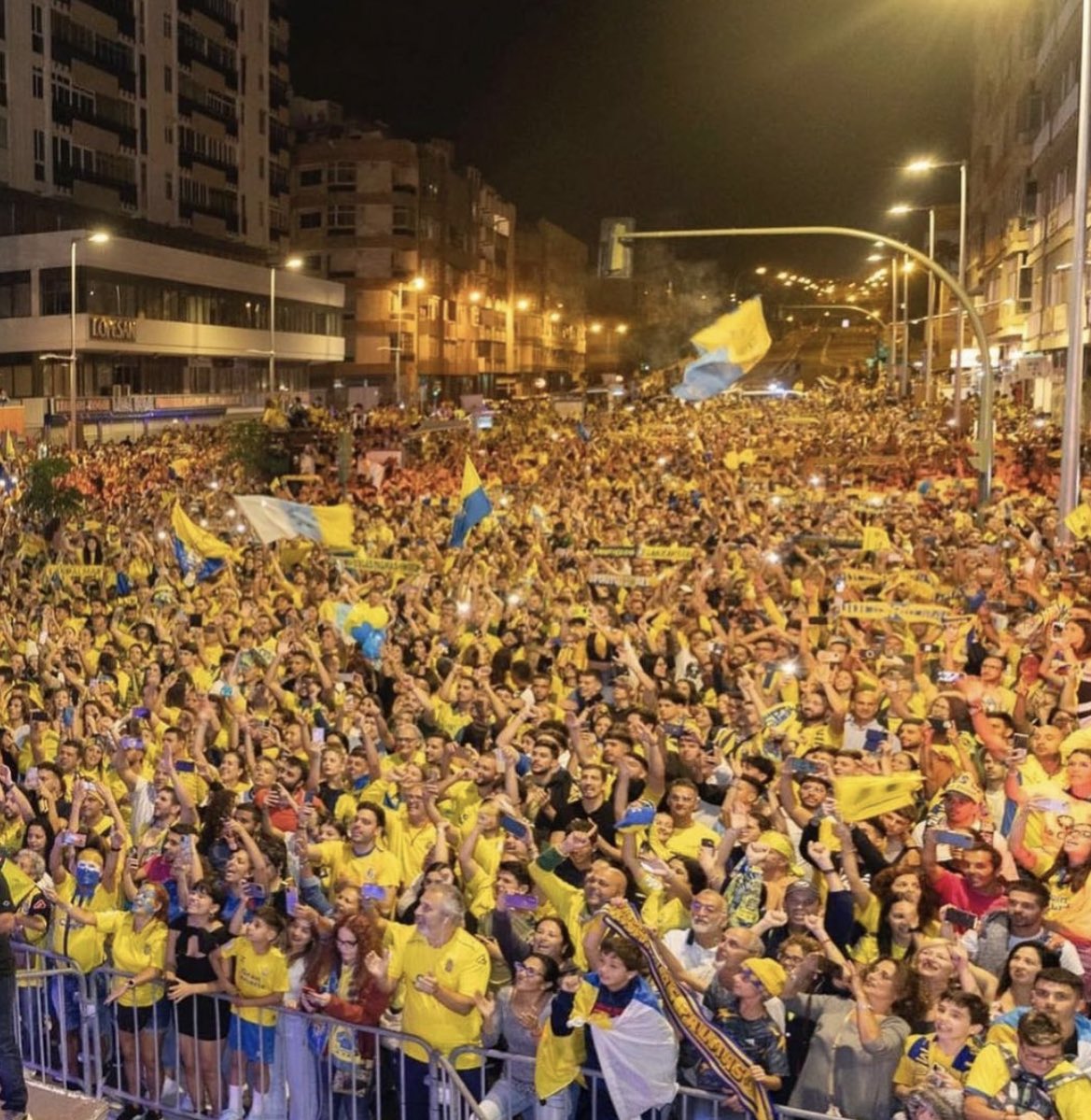 ElNuevoInsular's tweet photo. 🥹💛 HACE UN MES 🥹💙 https://t.co/VFrT8HKE91