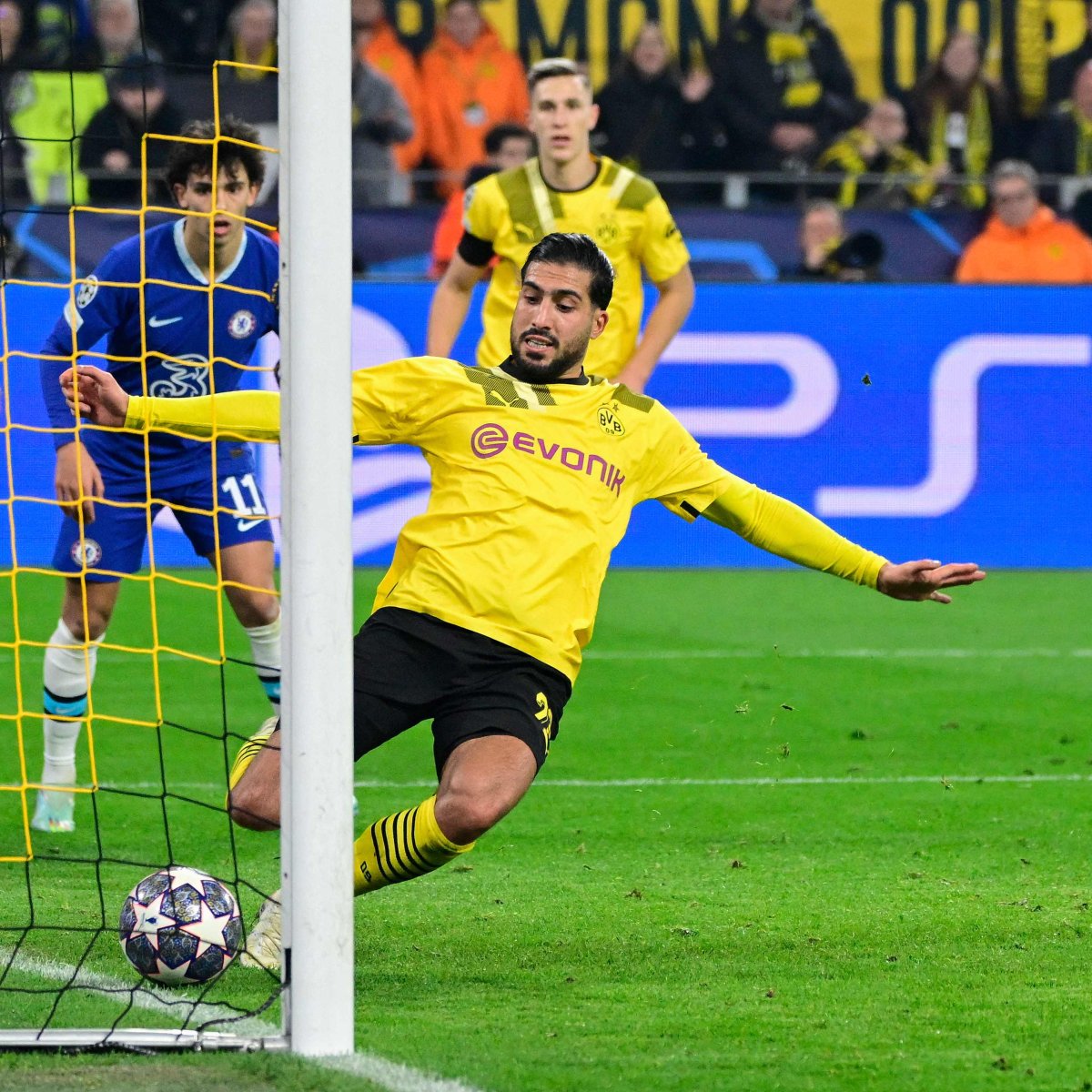 santynoop's tweet photo. @schwarzundgelb1 @Plettigoal @SkySportDE @picturealliance https://t.co/EFeLxJVENM