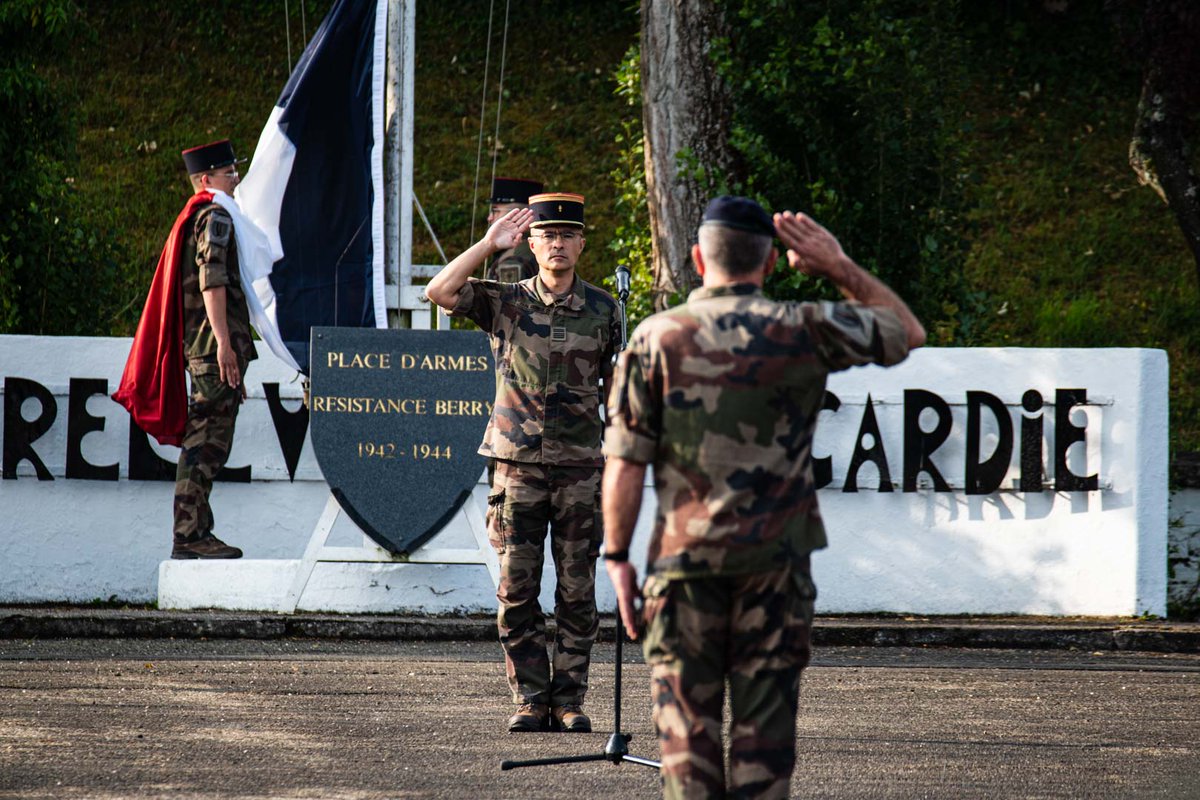 1er_ri's tweet image. #1RI « Honneur et sens du service »
Lors des couleurs régimentaires du lundi 19 juin, le colonel Uchida a remis l’insigne d’honneur du régiment à des Picards méritants, de tous grades.
Bravo à tous les récompensés, vous faites honneur à Picardie !