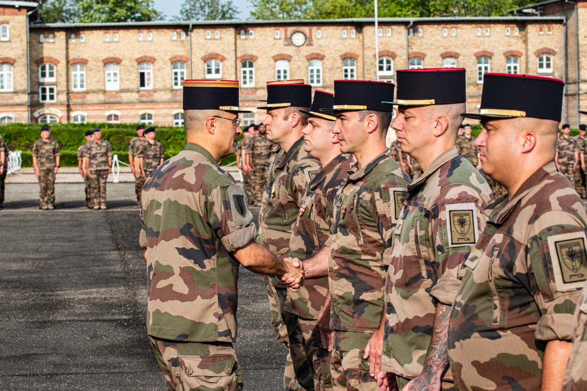 1er_ri's tweet image. #1RI « Honneur et sens du service »
Lors des couleurs régimentaires du lundi 19 juin, le colonel Uchida a remis l’insigne d’honneur du régiment à des Picards méritants, de tous grades.
Bravo à tous les récompensés, vous faites honneur à Picardie !