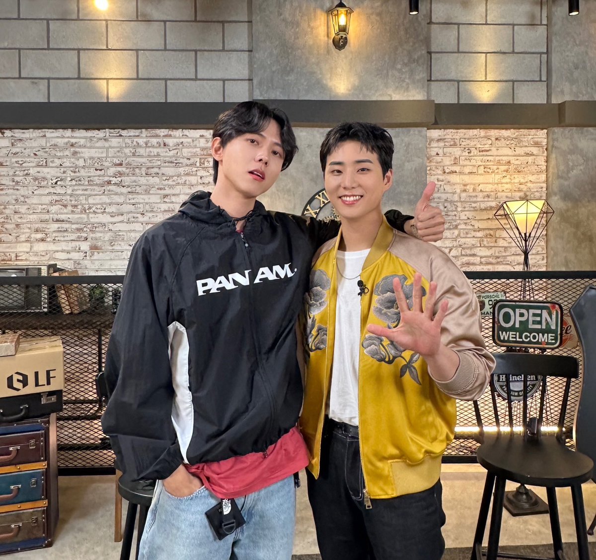 day6official's tweet image. [ #DAY6_BEHIND ]

주우재 님과 Young K, 그리고 음악 토크쇼🎤 
이 셋의 만남 너무 기쁘다💓

즐거운 자리에 초대해 주셔서 감사해요🥰

#DAY6 #데이식스
#YoungK
#오늘의주우재 #주우재