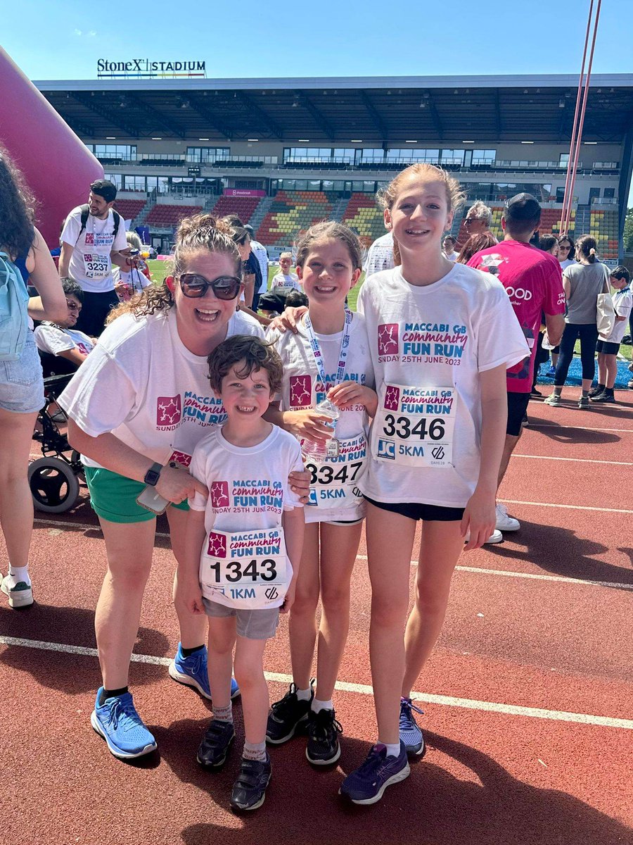 We had a wonderful day <a href="/MGBCFR/">MGBCommunityFunRun</a> Community Run in the sunshine! Joining thousands of people &amp; other charities, Team JWA took part in 10k, 5k &amp; 1k courses. Our supporters raised money for our vital services, working with Jewish women, girls and their children going through #abuse.🏃