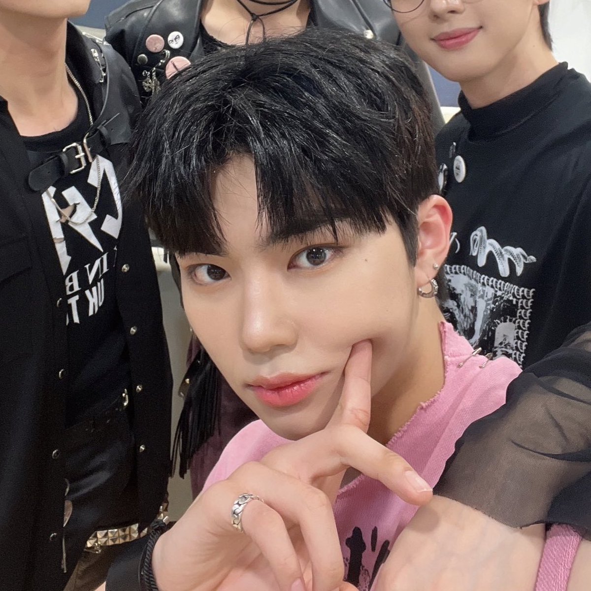 gunwookfeed's tweet photo. @ZB1_official from being a trainee and now an idol 🥺 https://t.co/ByInNveCZh
