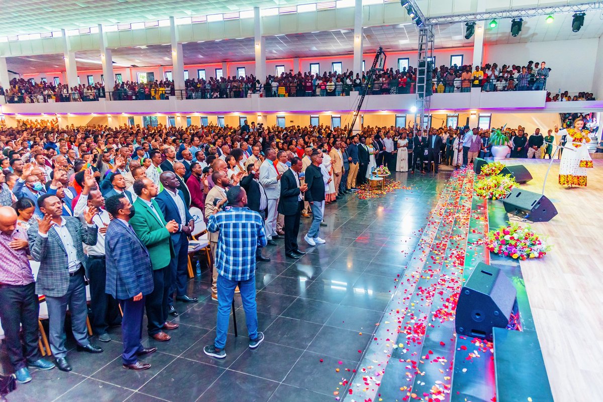 RevLucyNatasha's tweet image. 20,000 people gathered to hear about salvation. God wants you to be saved!

And he who wins souls is wise.  Proverbs 11:30

Jesus Christ is coming back again. Please tell somebody about it.
#WinningSouls 
#MakingDisciples 
#RaisingLeaders
#Oracle