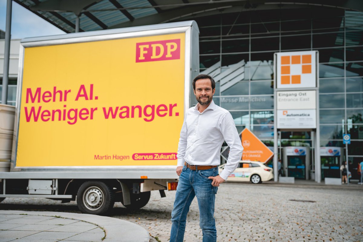 fdpbay's tweet image. Während #AI die Welt verändert, beschäftigt sich Bayerns Wirtschaftsminister mit Gendern, Fleischkonsum und Winnetou. Wir brauchen wieder eine Wirtschaftspolitik mit Weitblick und internationalem Fokus. Das haben wir heute bei der Eröffnung der #automatica in München untermauert.
