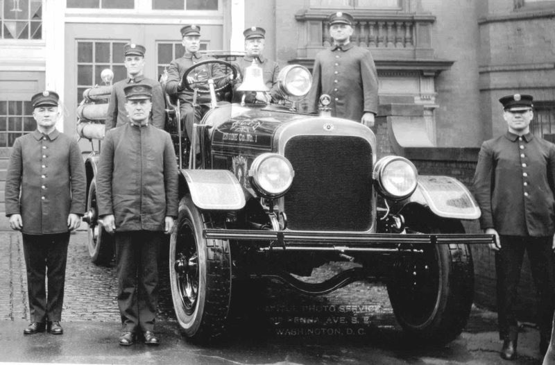 The ⁦@dcfireems⁩ No. 1 Engine Company, standing next to their #Seagrave hose wagon, in front of the old Engine House in the 1600 block of K Street, NW #DC. #DCFDHistory #DCHistory #firehouse #fire #enginecompany