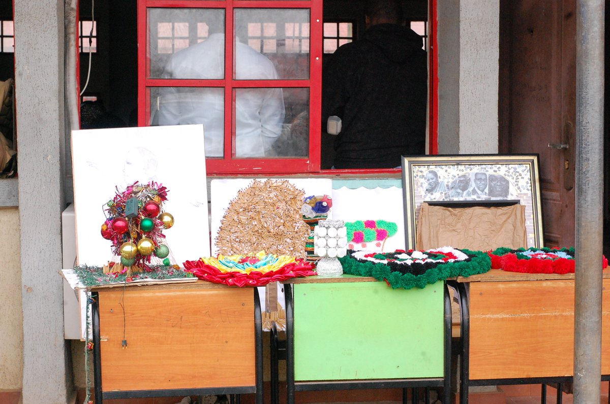 Skillupngn's tweet photo. #EdoCraft encourages & empowers Edo State Teens to be creative in inventing mind-blowing crafts. It was a day of beautiful surprises from young people in Edo State.
__
BVAS | Trinity Guy | Mahmoud Yakubu | Soludo | GNLD | Pere https://t.co/RIplrcWCIh
