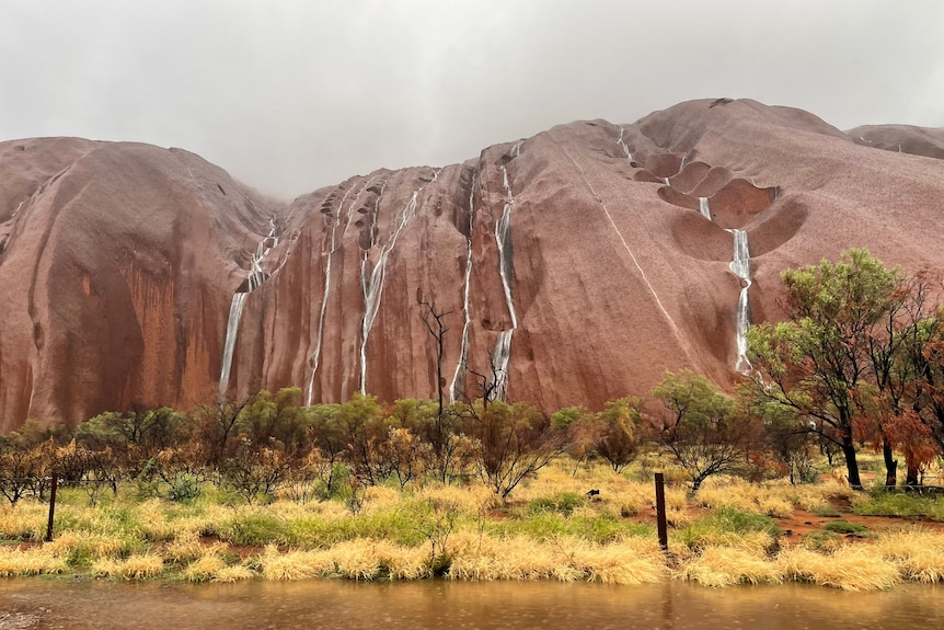 The waterfalls over Uluru are beautiful. ❤️