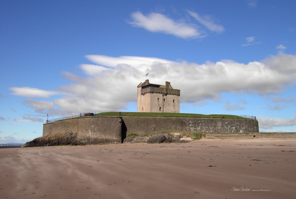 CJMorrison65's tweet photo. ScenicScotland.
Broughty Castle, Dundee City.
#scotland #history #castle #broughtycastle #broughtyferry #firthoftay #dundee #angusshire https://t.co/rIt4PAqnwA